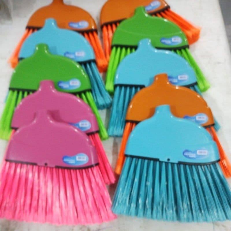 VASSOURA VARRE CANTO - SEM CABO -12 UNIDADES