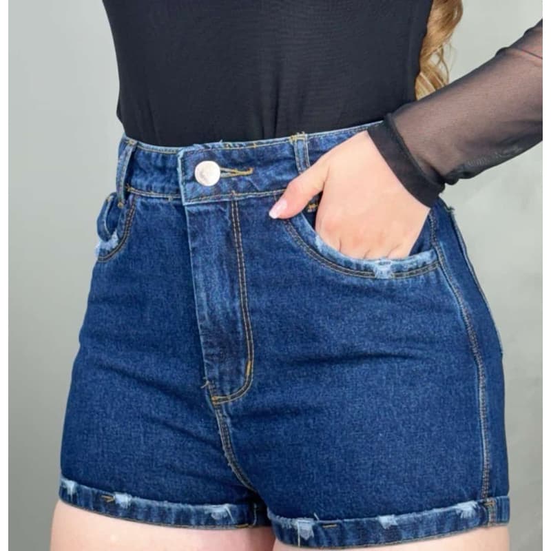 Short Mom Jeans lavado ESCURO no jeans 100% (não possui lycra ) com bolsos frontais e traseiros