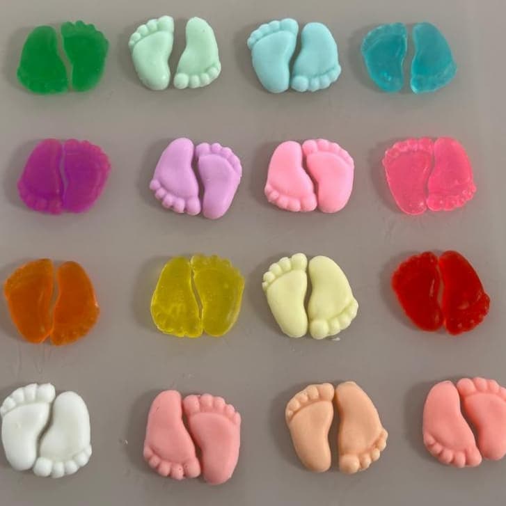 Kit 100 mini Sabonete Pezinho 3,5cm ( 50 Pares ) chá revelação bebe