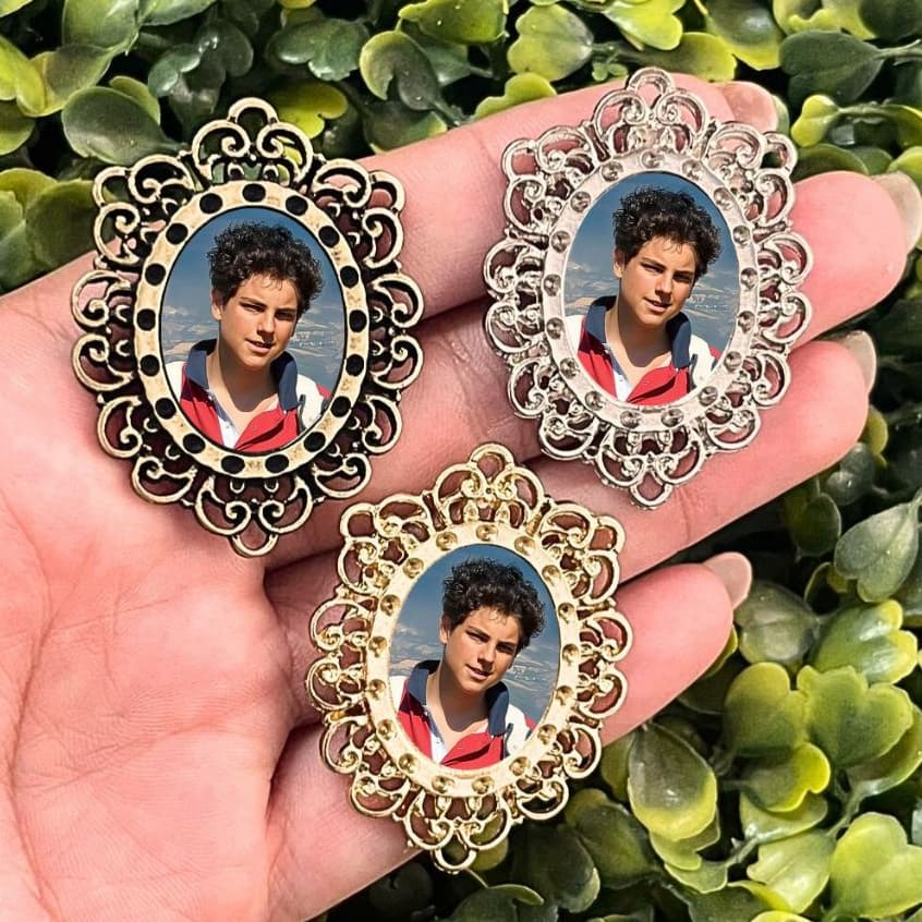 Relicário Carlo Acutis para Terços e Rosários - Padroeiro da Internet -  Relicário em Metal para Terços  e Lembranças