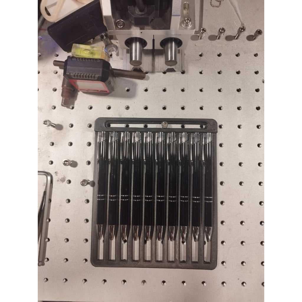 Gabarito para gravação a laser de canetas