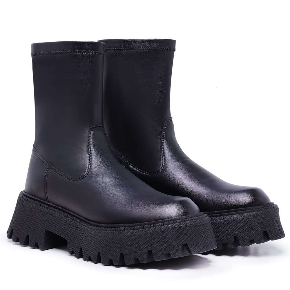 Bota Feminina Salto Tratorado Conforto Preto Improvizzo