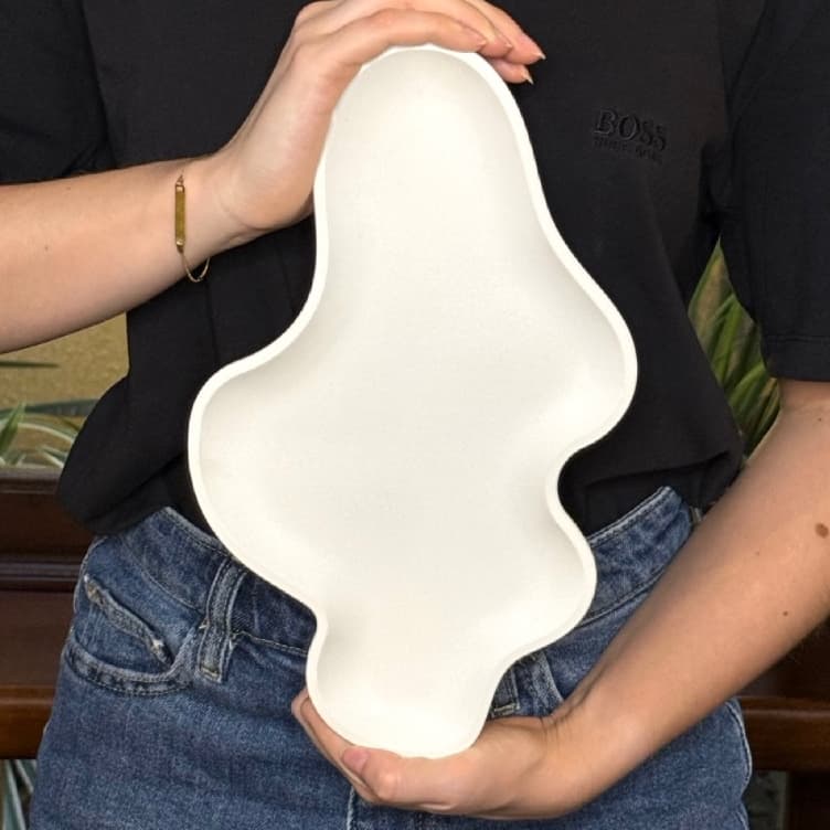 Bandeja Nuvem Ondulada – Feita à Mão em Cimento Ecológico | Organizador Minimalista