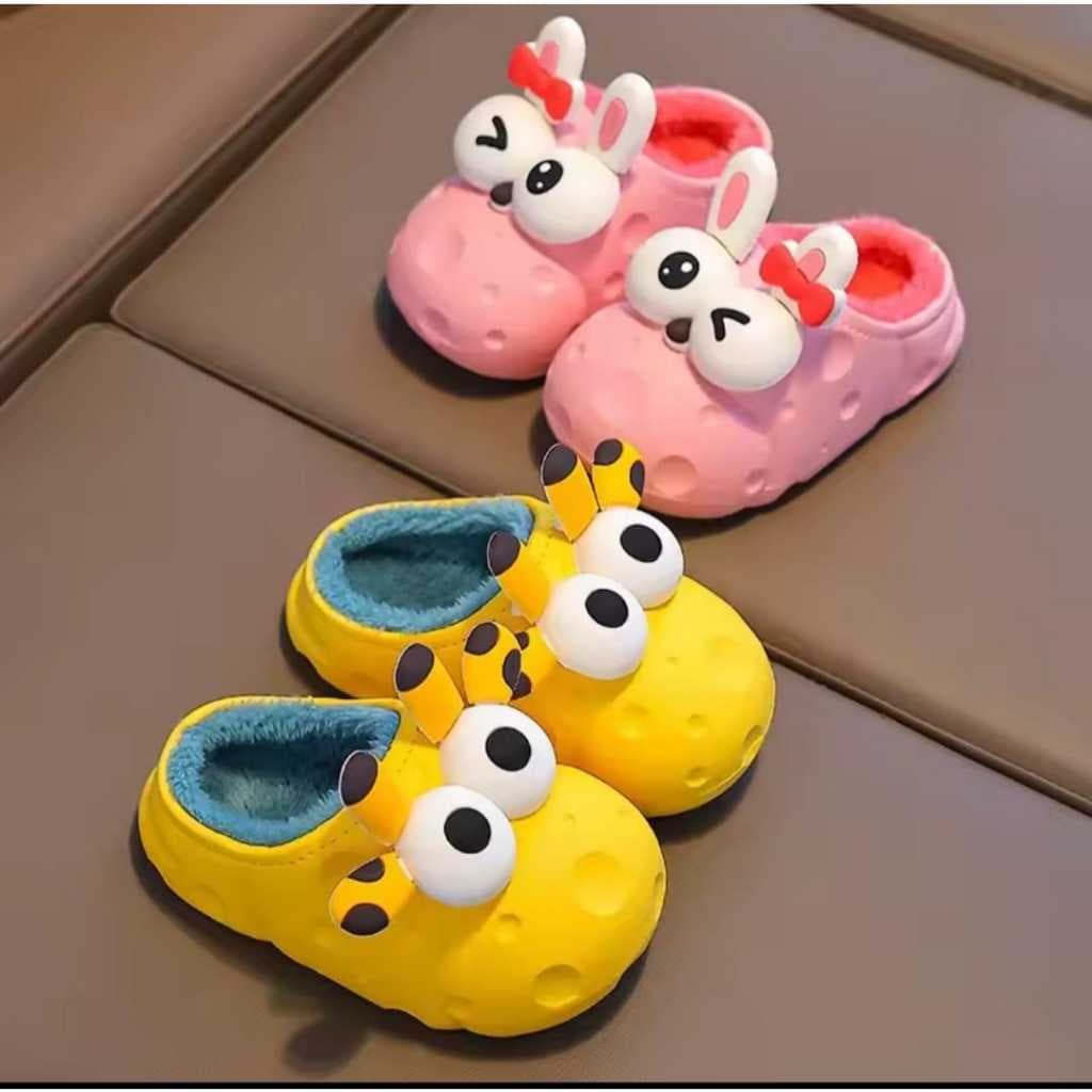 Pantufa Infantil Com Bichinhos 3d Emborrachado Solado Pvc