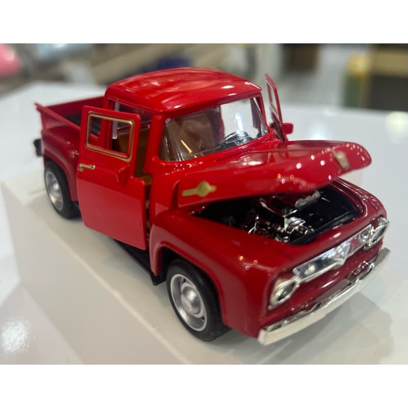 Miniatura Carrinho de ferro caminhonete esportivo abre as portas