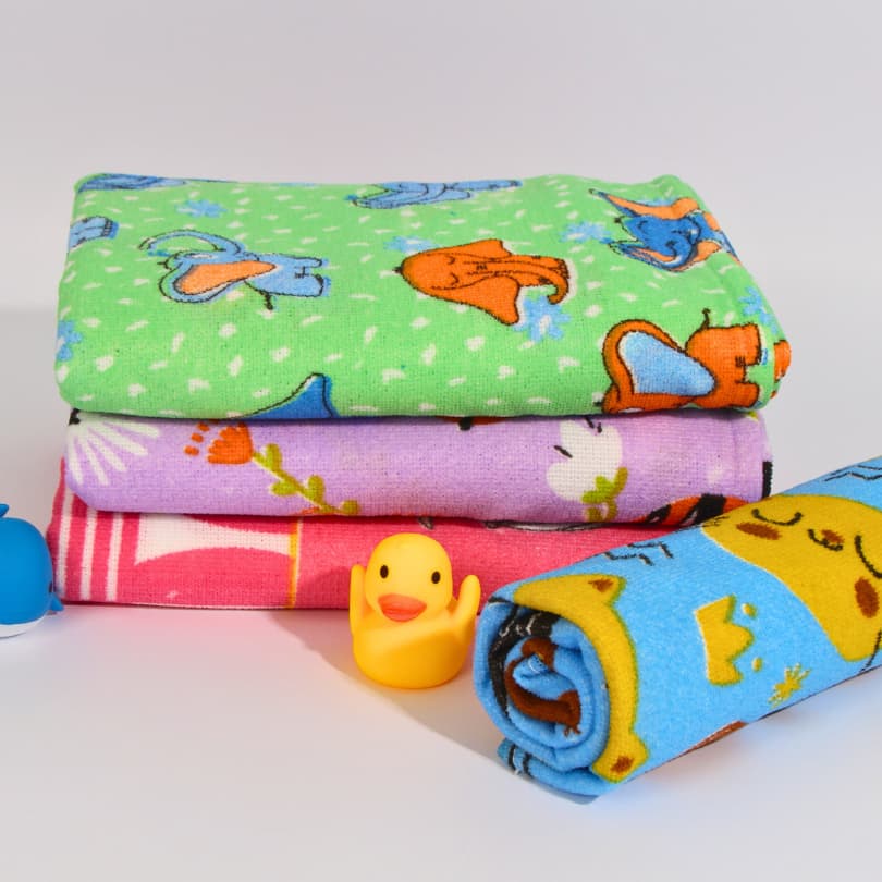 Kit Toalha De Banho Macia Microfibra Infantil Meninos E Meninas Várias Estampas 02 Unidades