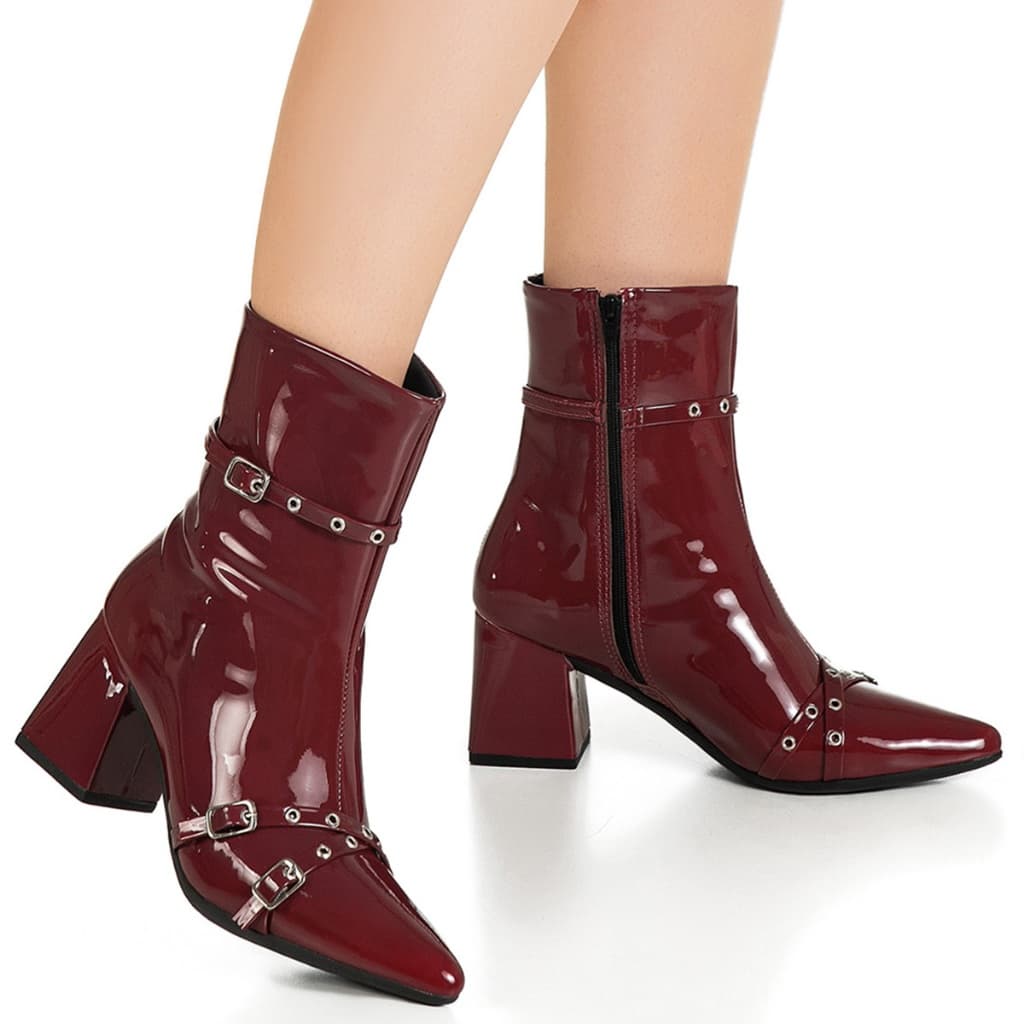 Bota Feminina GiGiL Bico Fino Cano Médio Salto Bloco Médio Aplique Ilhós e Fivelas Fashion Elegante