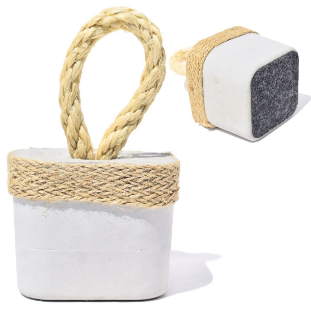 Peso de Porta Decorativo Concreto Quadrado Faixa Sisal 1,3Kg Aleta Artesanal Base Carpete Anti Risco