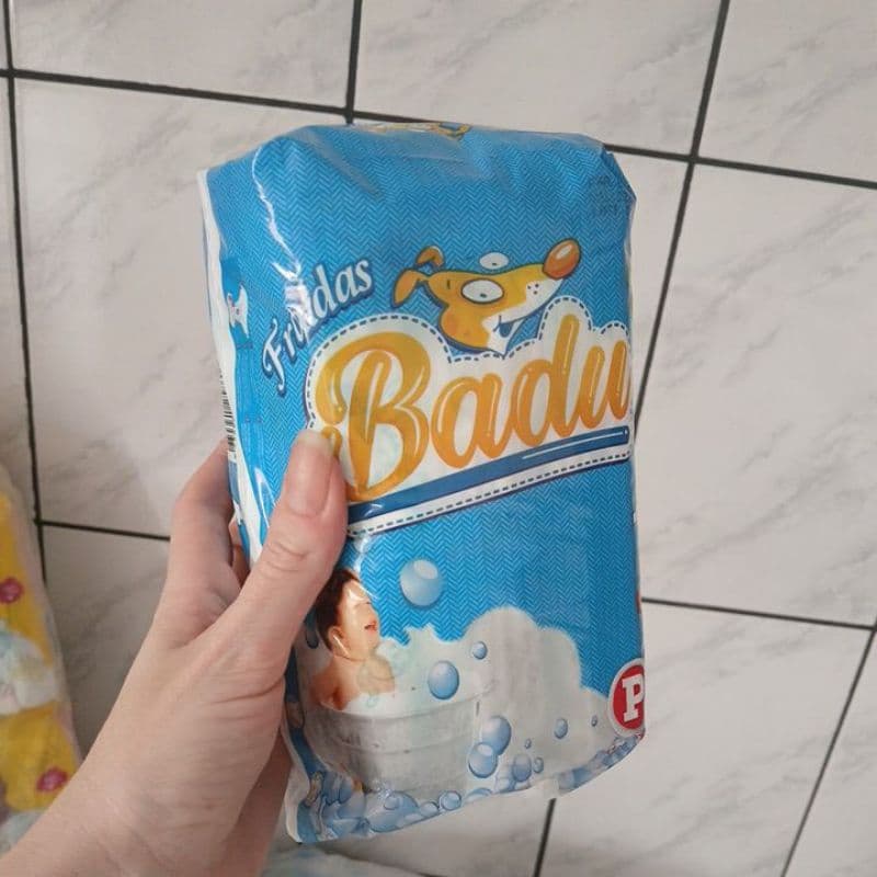 Fraldas descartáveis Badu P 9 unidades ou M com 8 unidades