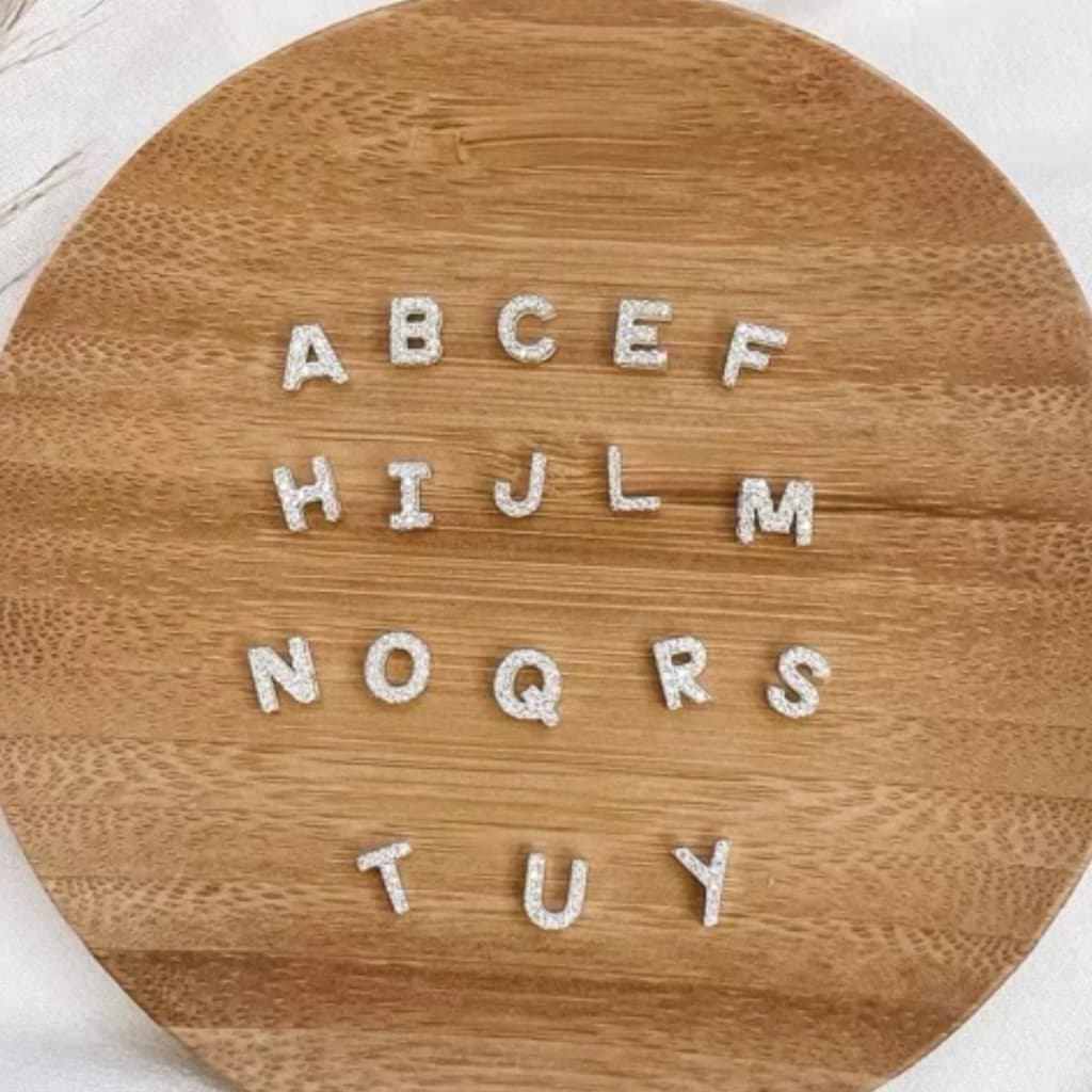 Pingente Feminino Letra Inicial Cravejada Banhado a Prata 925 Delicado Presente