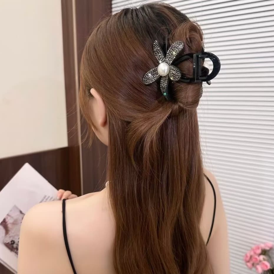 Presilha de cabelo de piranha em formato de flor com strass 8cm