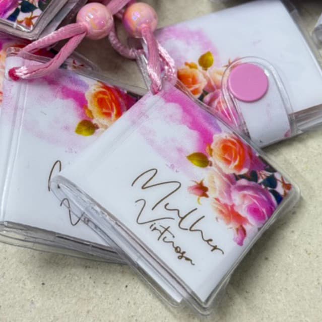 Chaveiro Bíblia Mulher Virtuosa Flores Rosa Com Pérola kit 12 peças B08