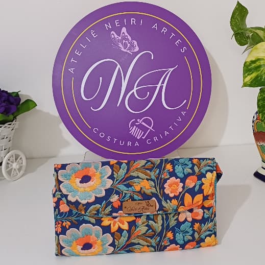 Carteira porta celular com espaço para cartões, documentos dinheiro, moedas etc. Carteira com alça de mão