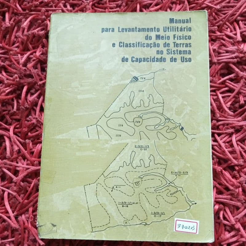 Manual para levantamento utilitário do meio físico e classificação de terras (M14)