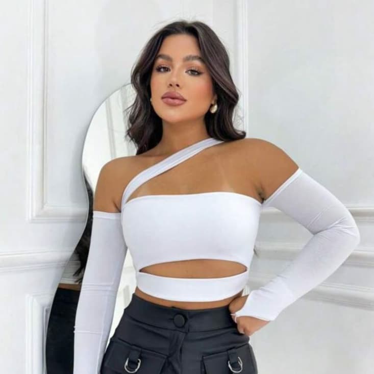 Cropped Maya Recortes Faixa Manga Longa Moda Blogueira Gringa com Bojo Feminina Decotado Ombro a Ombro