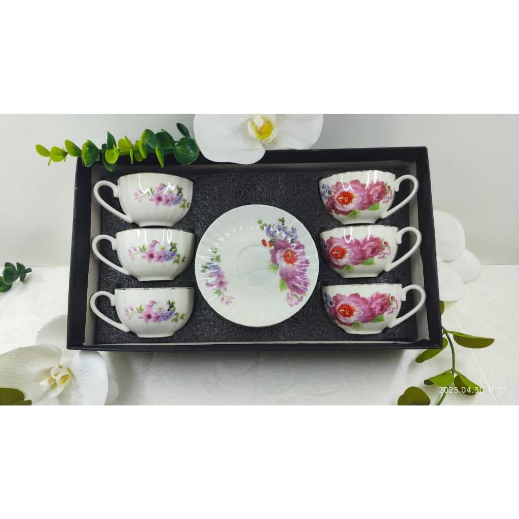 CONJUNTO DE XICARAS FLORAIS PORCELANA