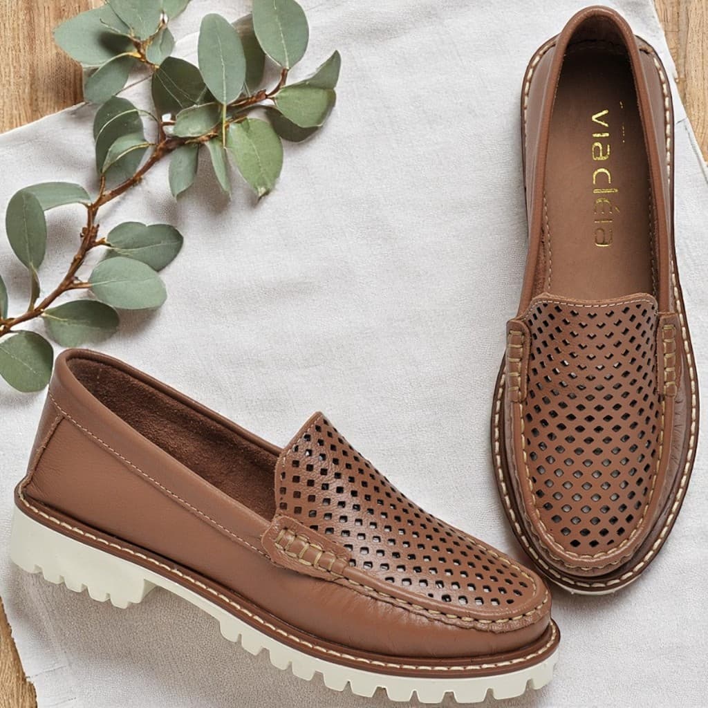 Mocassim Feminino Elegante De Couro Legítimo Tratorado Leve e Confortável Com Detalhes Vazados