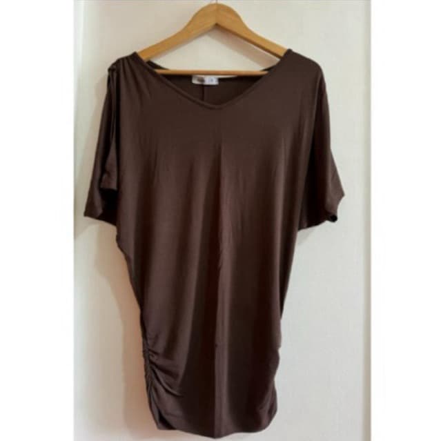 Blusinha feminina em malha, na cor marrom, tamanho P