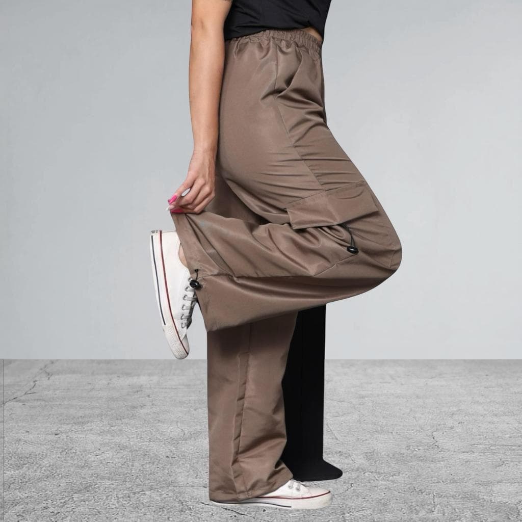 Calça Parachute Cargo Tactel com Cordão Ajustável na Barra