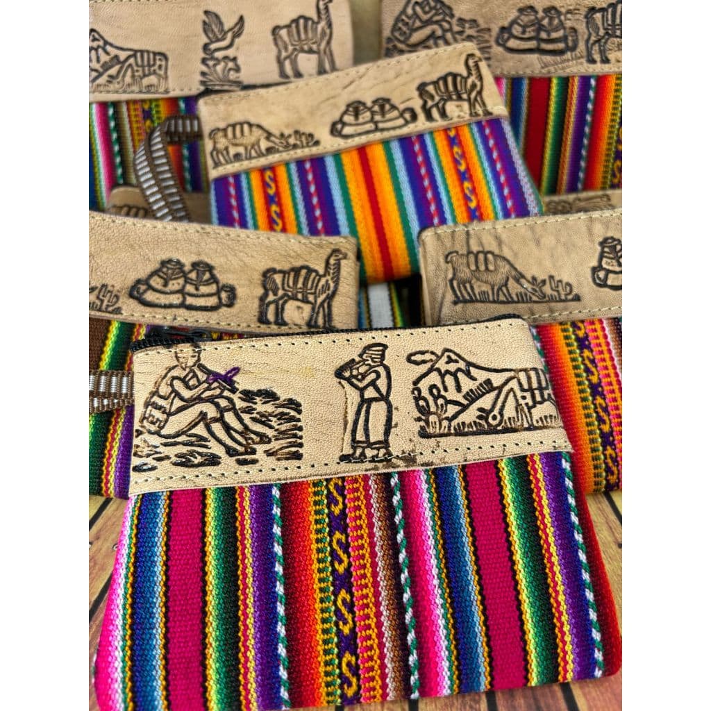 Carteira, nécessaire Peruana com detalhe em Couro Carteira para Chaves e Celular