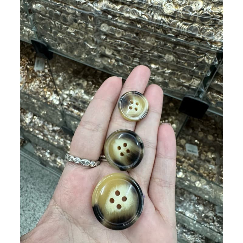 Botão tartaruga para camisa/roupas femininas 4 furos TAM 18mm 21mm e 25mm ( 50 UNIDADES )