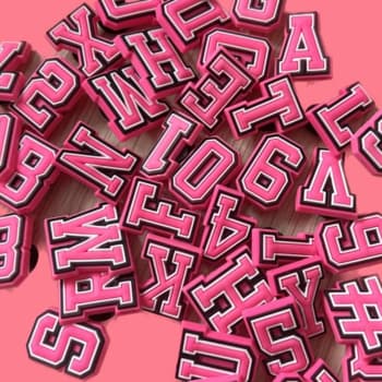 Pin Botton Enfeite  para Babuche Lindos e Divertidos – Letras Rosa