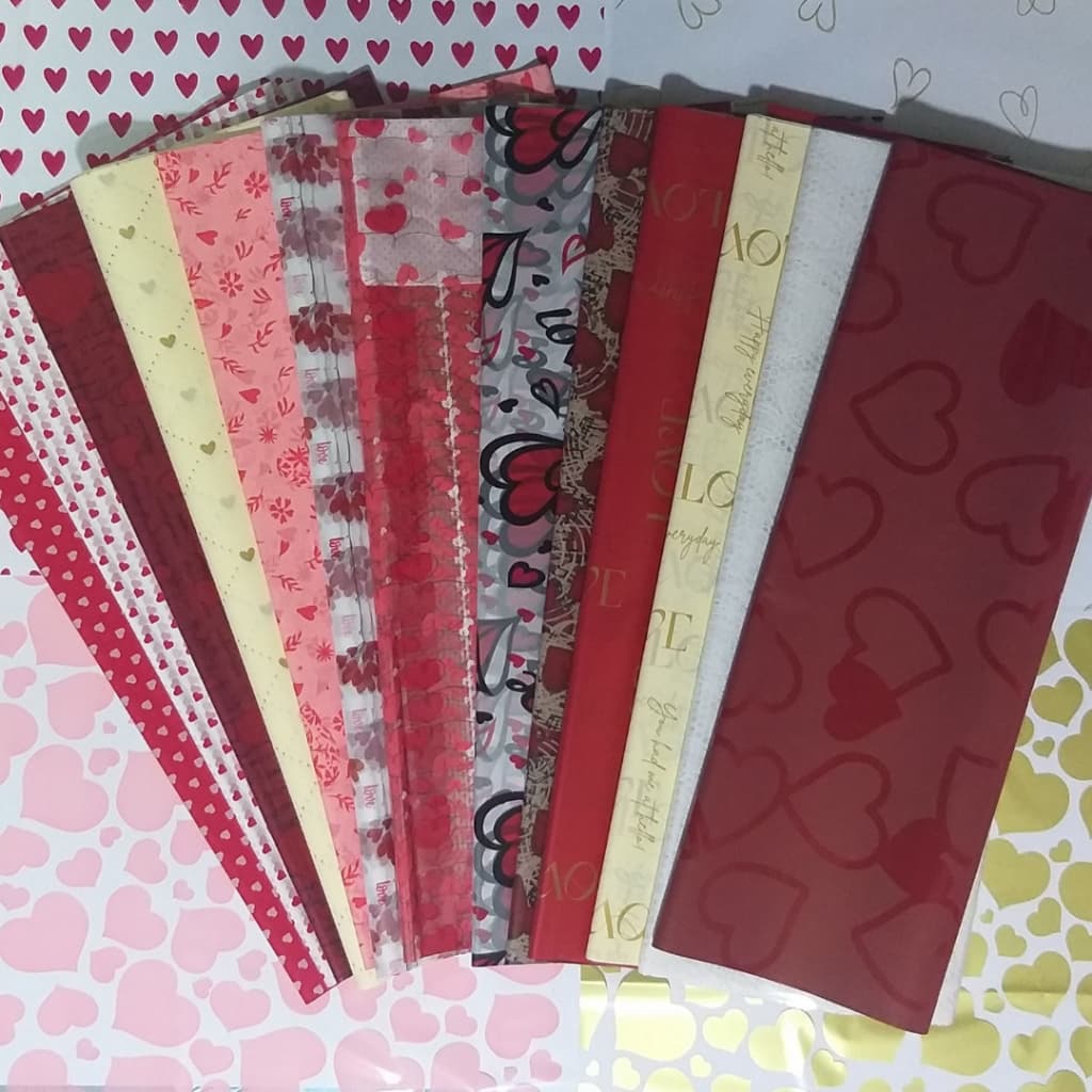 Poli Sujinho Celofane Decorado Love Amor com 50 Folhas