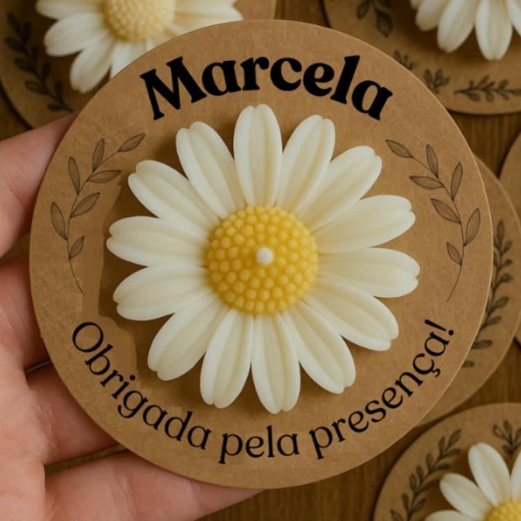 Kit Vela Aromática Flor Margarida com cartão personalizado | lembrancinha maternidade, casamento, batizado, aniversário