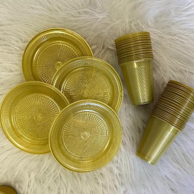 KIT C/100 PEÇAS DOURADO (PRATOS E COPOS)