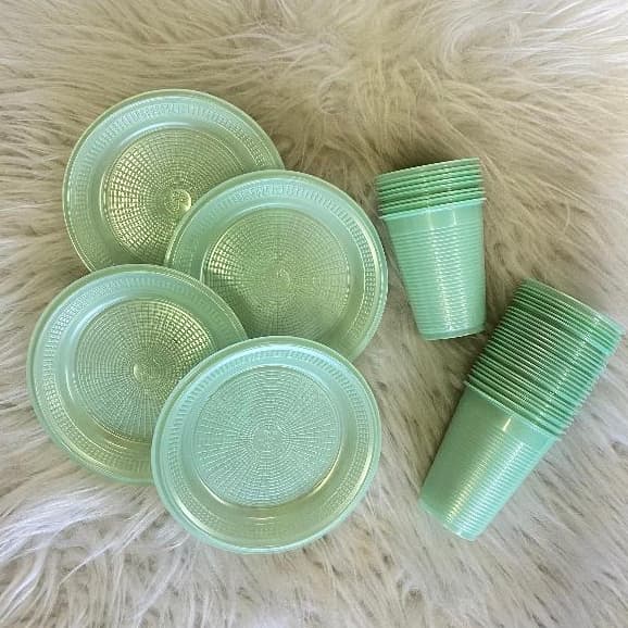 KIT C/100 PEÇAS VERDE CANDY (PRATOS E COPOS)
