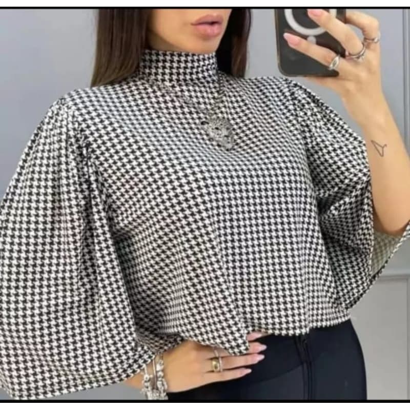 Cropped Blusa manga flare gola alta
