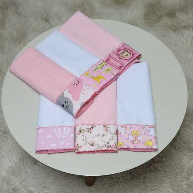 Kit Toalha Ombro e Boca Babete 06 Unidades Overlocado e Tecido Com Estampas Variadas Toalhas Coloridas