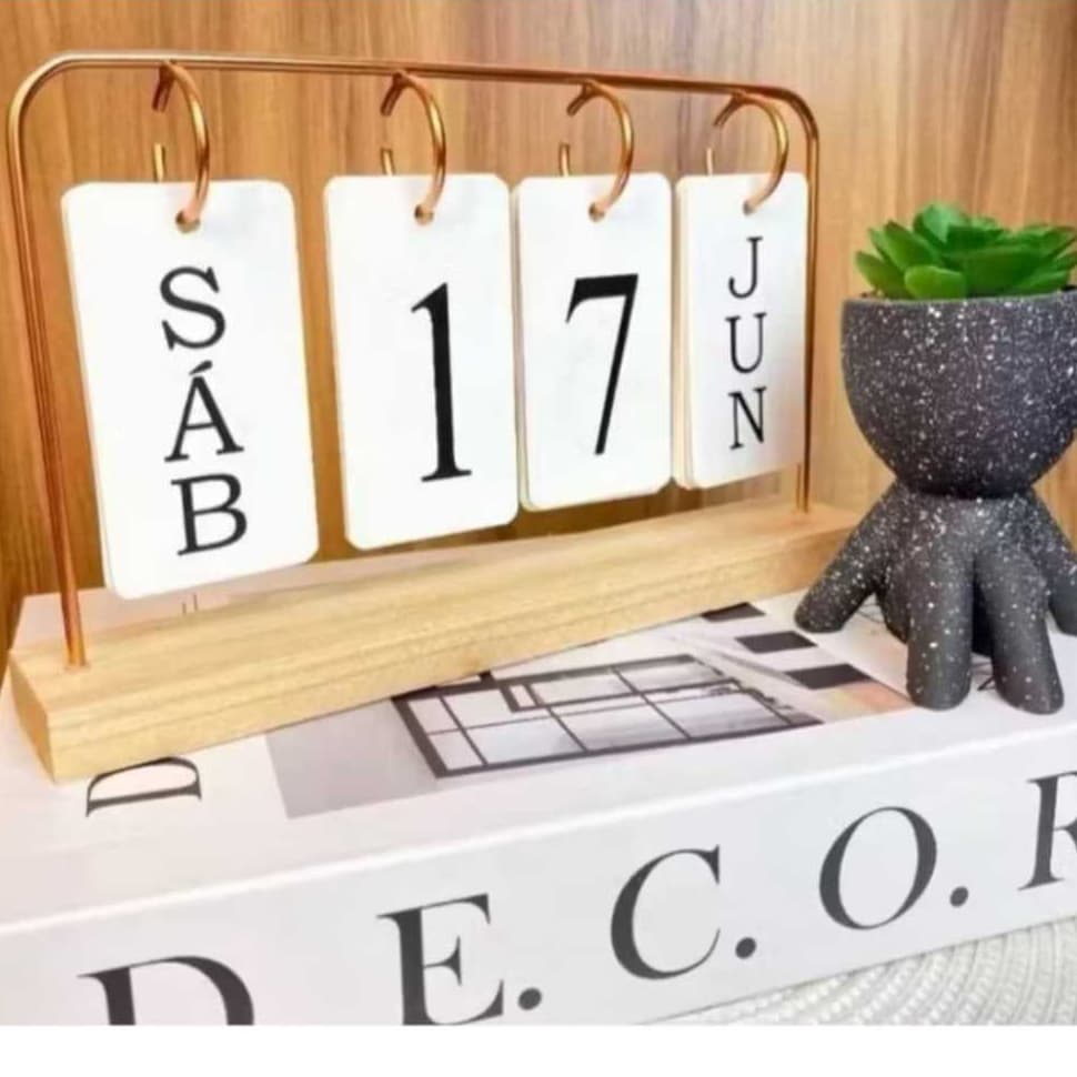 Calendário de Mesa Decorativo com Plaquinhas Preto/Dourado Permanente Escritório Luxo