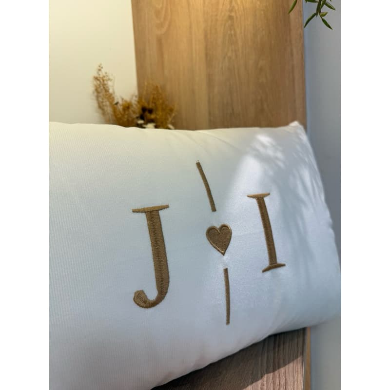 Almofada Baguete Bordada Inicial Casal CORAÇÃO Personalizada Decoração Cama Posta Com Enchimento