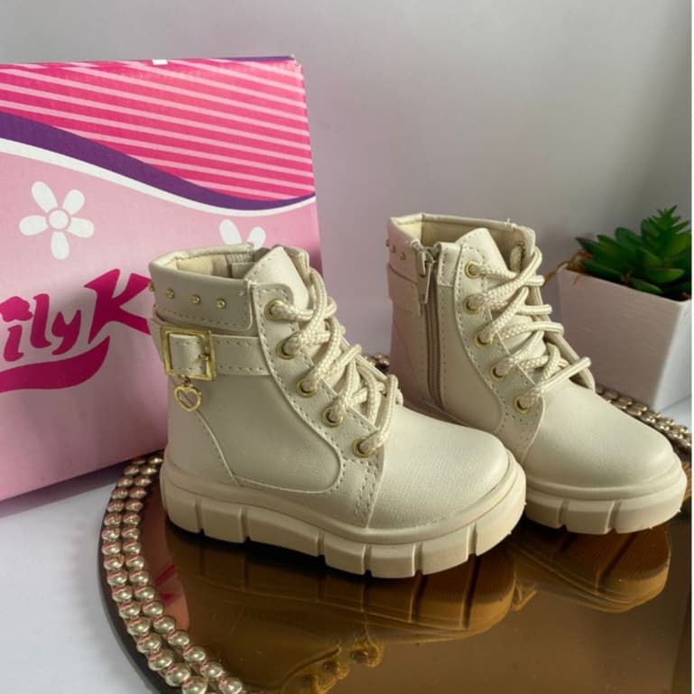 Bota Coturno infantil Unissex Menina com Cadarço Fivela e Pingente de Coração Confortável com ziper.