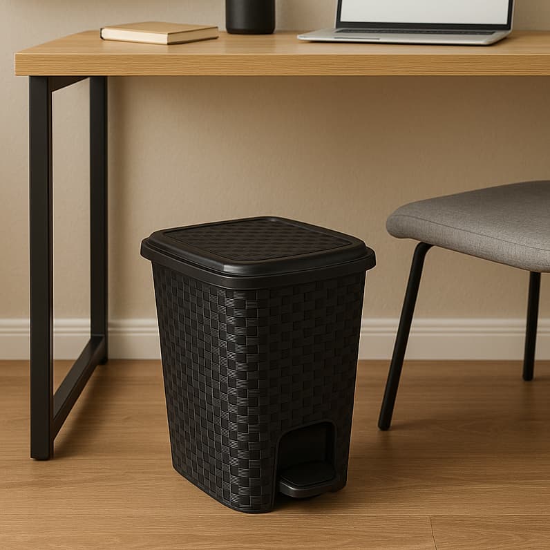 Lixeira Pequena Escritório Rattan Multiuso 7 Litros Cozinha Banheiro com Tampa Pedal Arqplast