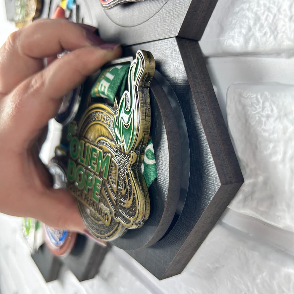 Porta Medalhas Hexagonal Colméia Kit 20 - 10 - 5 - 3  Unidades Várias Cores Bike Ciclismo Corrida Luta Jiu-Jitsu Futebol