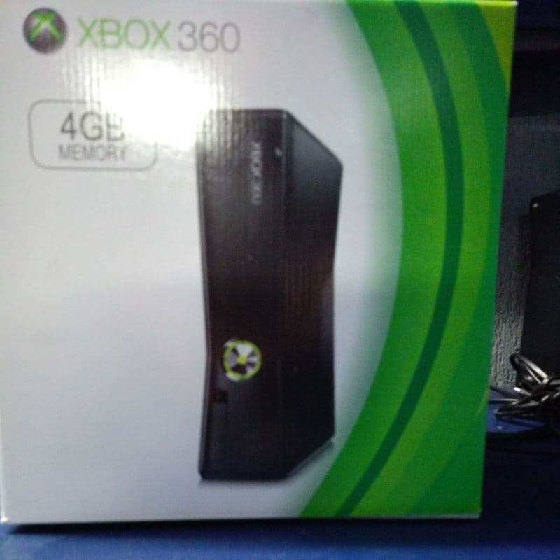 Xbox 360  super slim com garantia e nota fiscal destravado, vem com HD lotado de jogos