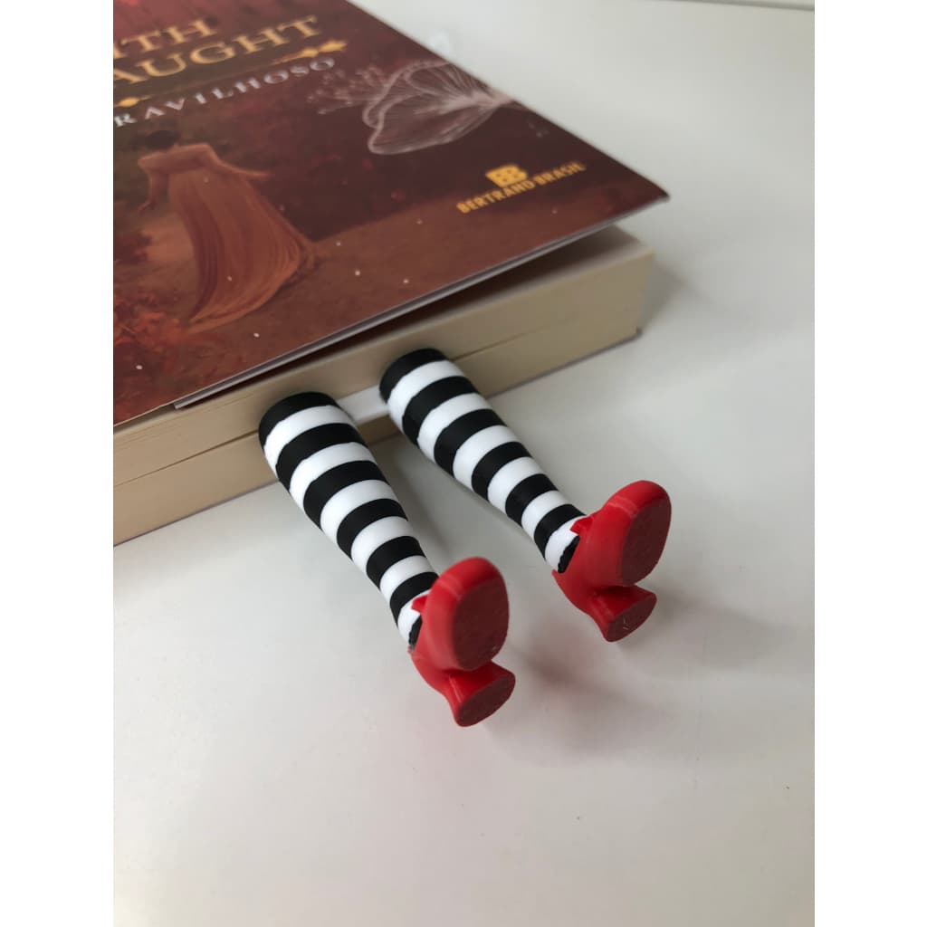 Marcador de Página Perninhas - Meia Listrada e Sapato Vermelho | Super Divertido!