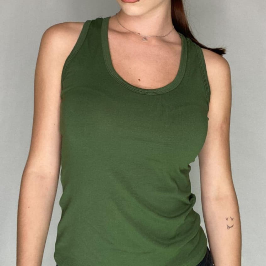 Regata Feminina Justa–Blusa Básica Sem Manga para o Dia a Dia Moda Casual, Tecido Leve e Confortável