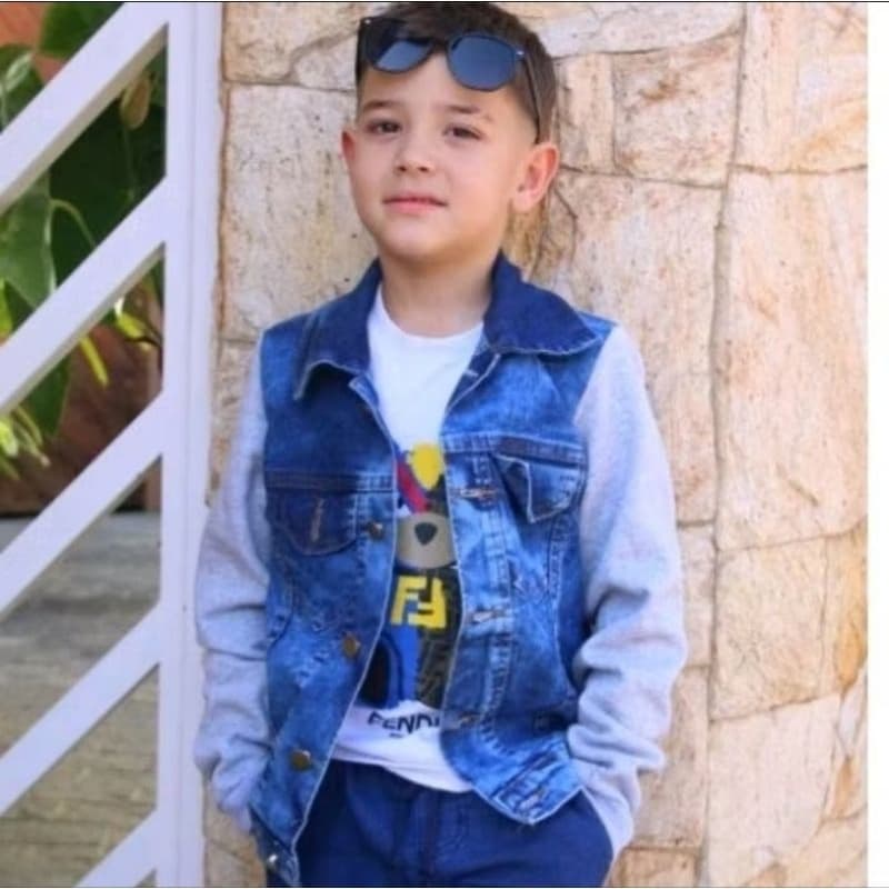 Jaqueta jeans infantil com manga em moletom