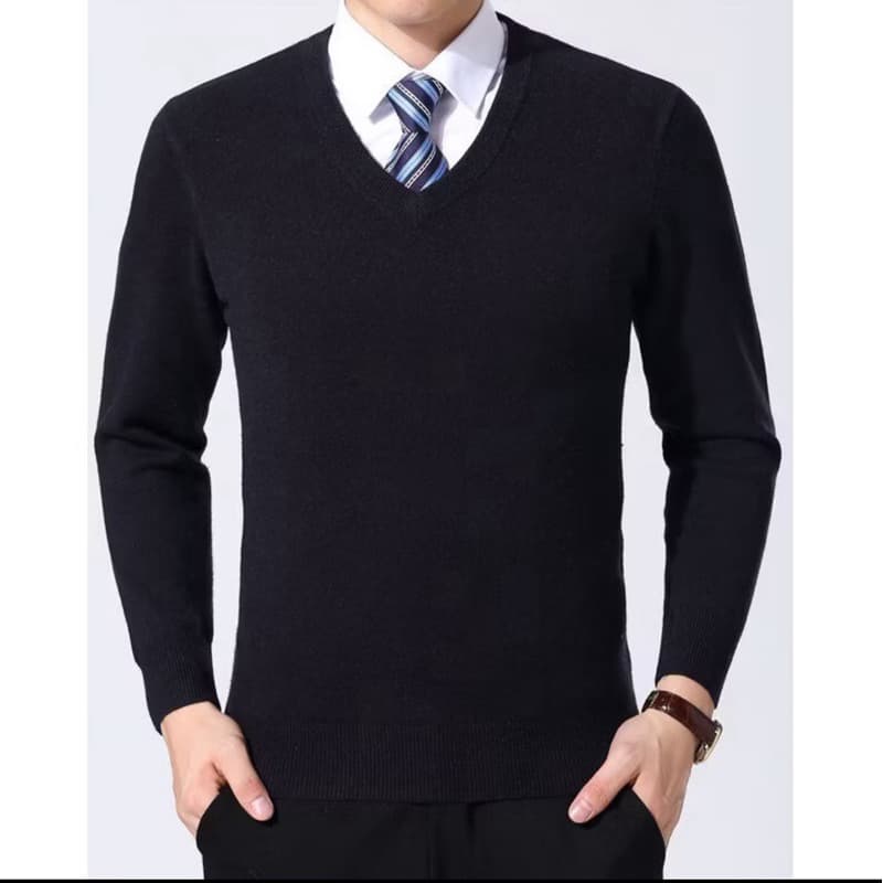 Suéter Básico gola V,fabricado em linha de altíssima qualidade.