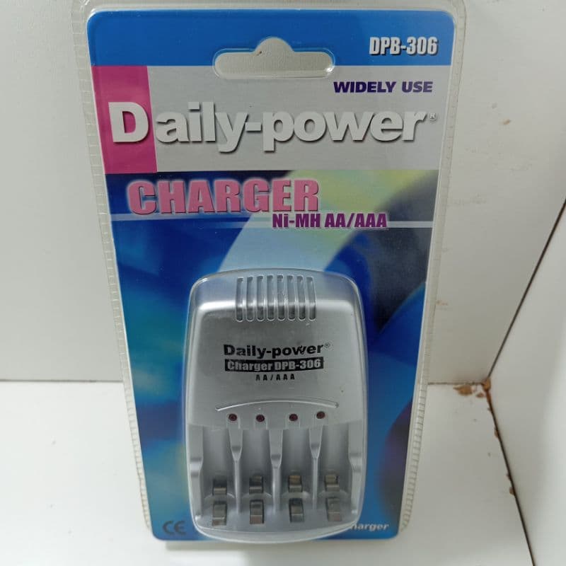 Carregador Ni-MH Para Pilhas AAA,AA De 110 Volts