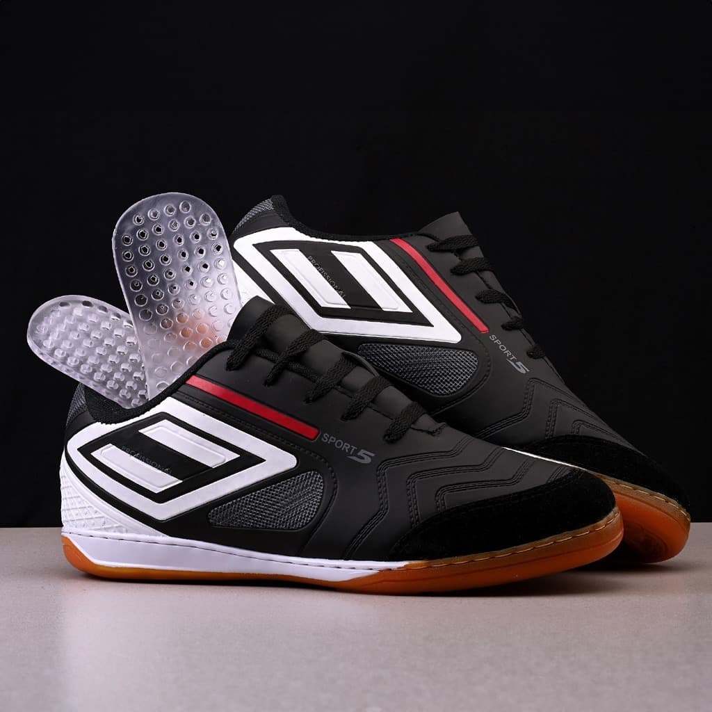 Chuteira futsal Salão PROFISSIONAL LANÇAMENTO BORDADA  pumb 5 Colada e costurada Oferta unica femenina e Masculina veloz