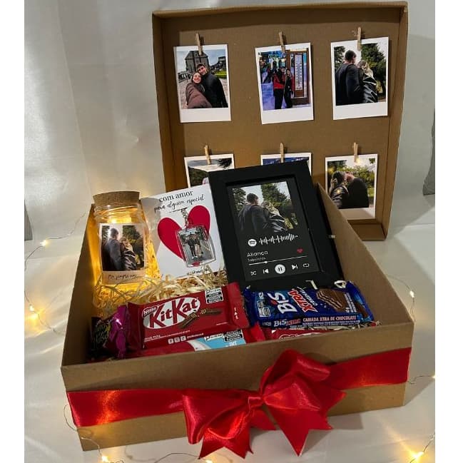 Caixa Presente Namorados Personalizado Fotos, Chaveiro, Luminária e Doces Presente Namorados