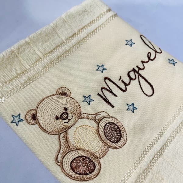 Toalha Bordada Personalizada com Nome Ursinho Estrela