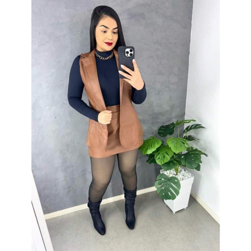 Conjunto Feminina Colete e Short Saia com Elástico Atrás  Couro Fake