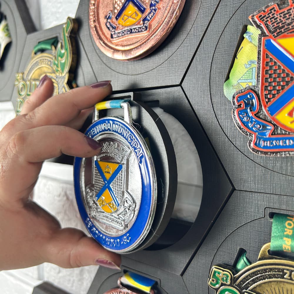 Kit Porta Medalhas em MDF Hexagonal Colméia Porta Medalha Esportivo Corrida Ciclismo Decoração