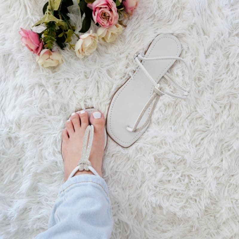 Sandália Rasteirinha Feminina Rasteira com Brilho Strass Branca Metalizada Rosé Gold