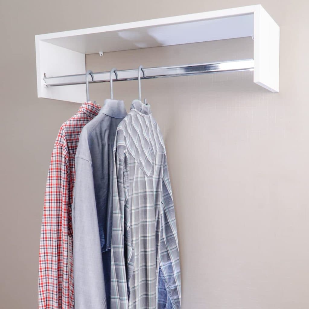 Arara de Roupas Branco Preto Cabideiro Pendurador de Roupa Suspenso